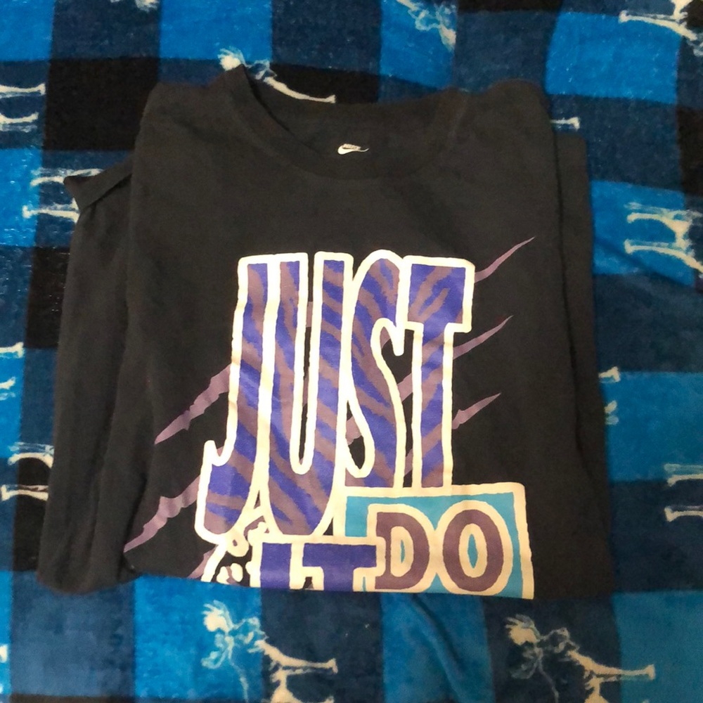 💥Nike Tee Small